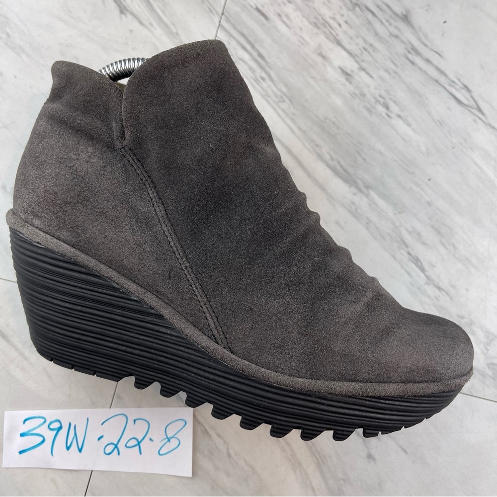 •Fly London Womens  39 /8.5 wide Shoes gray Suede Wedge Platform Ankle Boots